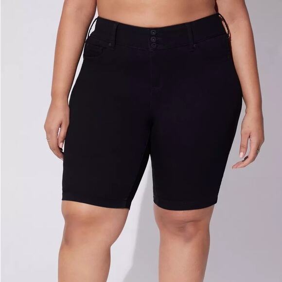 Torrid Black Bermuda Jegging Super Soft High-Rise Short 22 14099019 - Picture 1 of 15